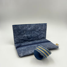 Laden Sie das Bild in den Galerie-Viewer, SanBag MidiMoney blaugrau/ blaugoldglitzergestreift