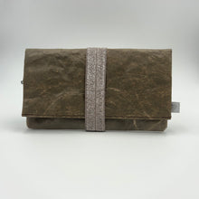 Laden Sie das Bild in den Galerie-Viewer, SanBag MidiMoney sepia / sepiaglitzer