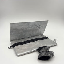 Laden Sie das Bild in den Galerie-Viewer, SanBag MidiMoney silber / schwarzglitzer
