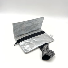 Laden Sie das Bild in den Galerie-Viewer, SanBag MiniMoney silbermetallic / schwarzglitzer