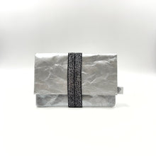 Laden Sie das Bild in den Galerie-Viewer, SanBag MiniMoney silbermetallic / schwarzglitzer