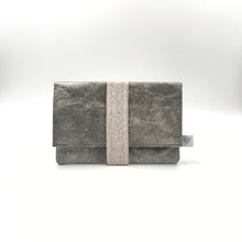 Laden Sie das Bild in den Galerie-Viewer, SanBag MiniMoney graphit / roséglitzer