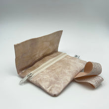 Laden Sie das Bild in den Galerie-Viewer, SanBag MiniMoney rosémetallic / roséglitzer