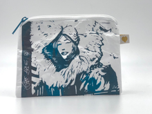 Laden Sie das Bild in den Galerie-Viewer, MIA COLLECTION - Graffito Eskimo Woman Fake Fur