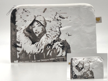 Laden Sie das Bild in den Galerie-Viewer, MIA COLLECTION - Graffito Eskimo Woman Fake Fur