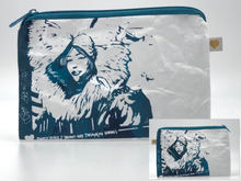 Laden Sie das Bild in den Galerie-Viewer, MIA COLLECTION - Graffito Eskimo Woman Fake Fur