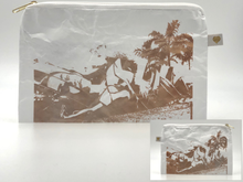 Laden Sie das Bild in den Galerie-Viewer, MIA COLLECTION - Graffito Gator Woman