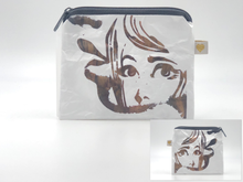 Laden Sie das Bild in den Galerie-Viewer, MIA COLLECTION - Graffito Face to Face