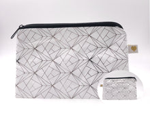 Laden Sie das Bild in den Galerie-Viewer, Trigon | verschieden Farben