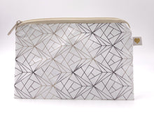 Laden Sie das Bild in den Galerie-Viewer, Trigon | verschieden Farben