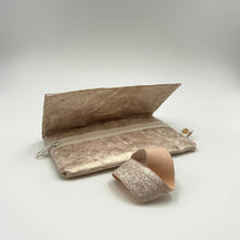 Laden Sie das Bild in den Galerie-Viewer, SanBag MidiMoney rosémetallic / roséglitzer
