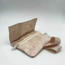 Laden Sie das Bild in den Galerie-Viewer, SanBag MiniMoney rosémetallic / roséglitzer
