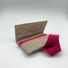 Laden Sie das Bild in den Galerie-Viewer, SanBag MiniMoney taupe / pinkglitzer
