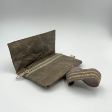 Laden Sie das Bild in den Galerie-Viewer, SanBag MiniMoney sepia / braungoldglitzergestreift
