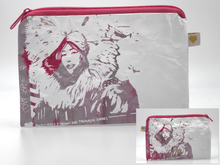 Laden Sie das Bild in den Galerie-Viewer, MIA COLLECTION - Graffito Eskimo Woman Fake Fur
